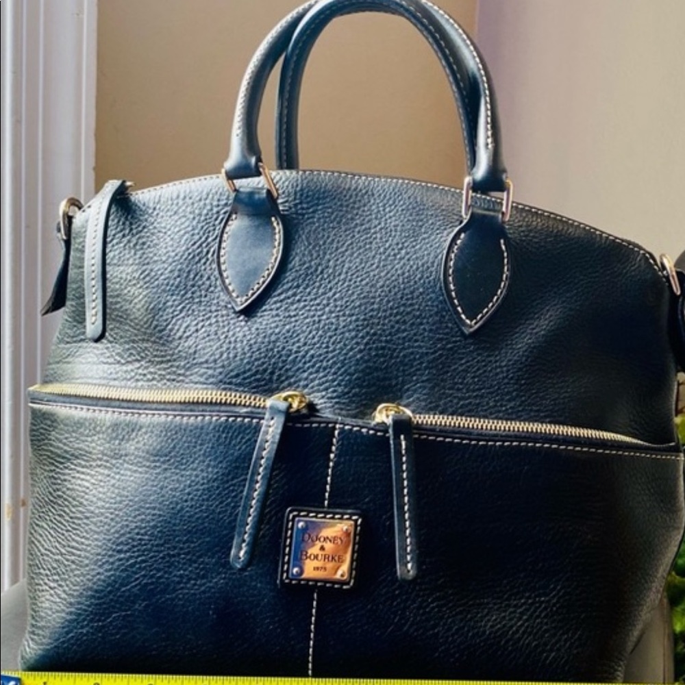 Dooney&bourke soft leather shoulder bag